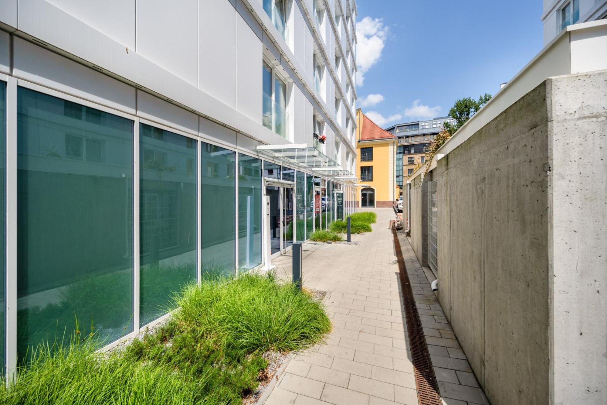 Elegant Apartment With Balcony By The Oder River In Wroclaw By Renters Prestige Buitenkant foto