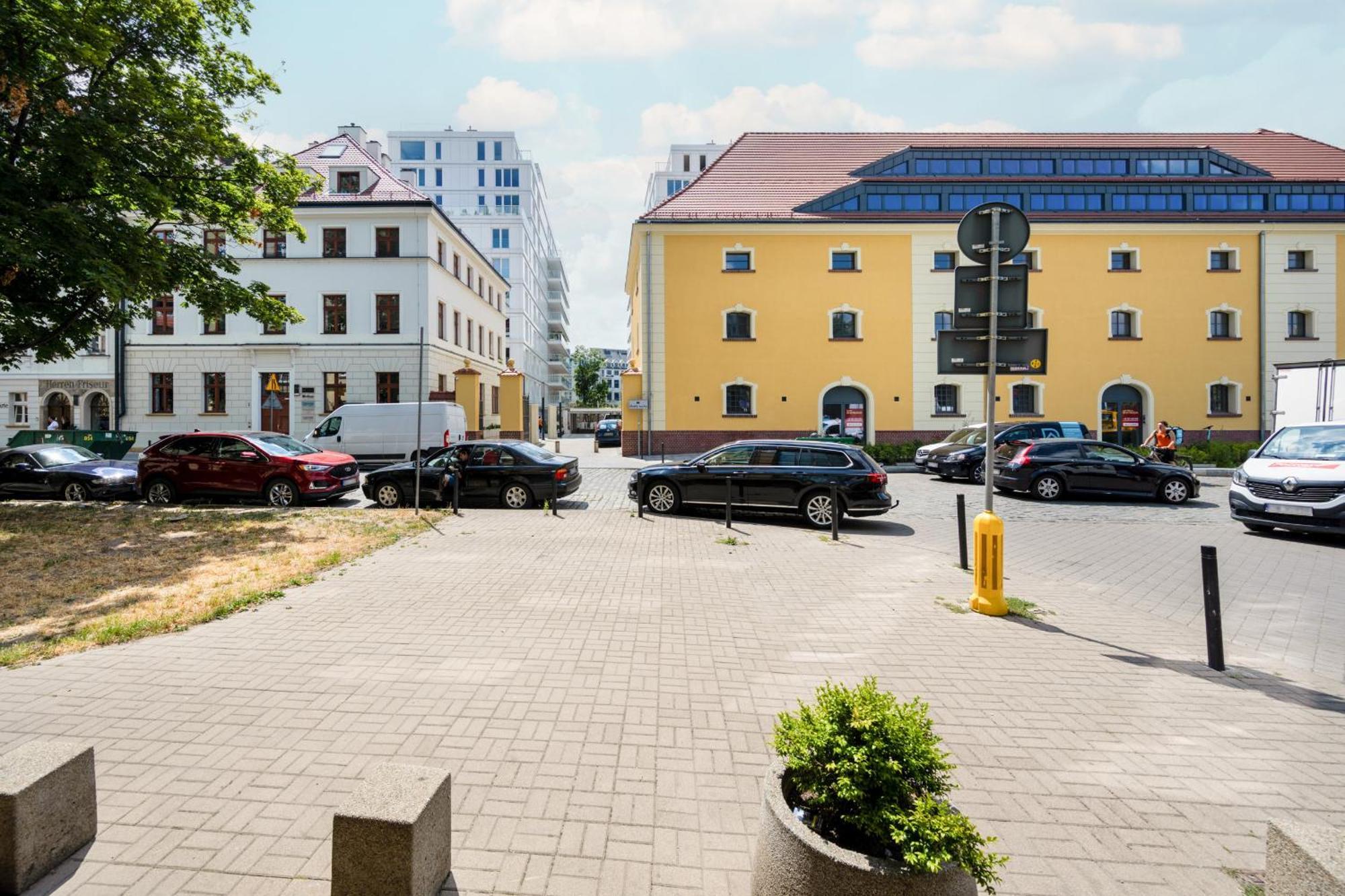 Elegant Apartment With Balcony By The Oder River In Wroclaw By Renters Prestige Buitenkant foto