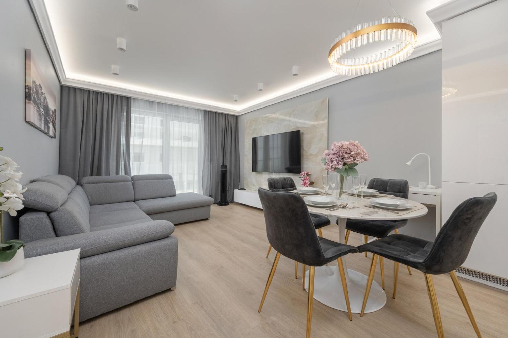 Elegant Apartment With Balcony By The Oder River In Wroclaw By Renters Prestige Buitenkant foto