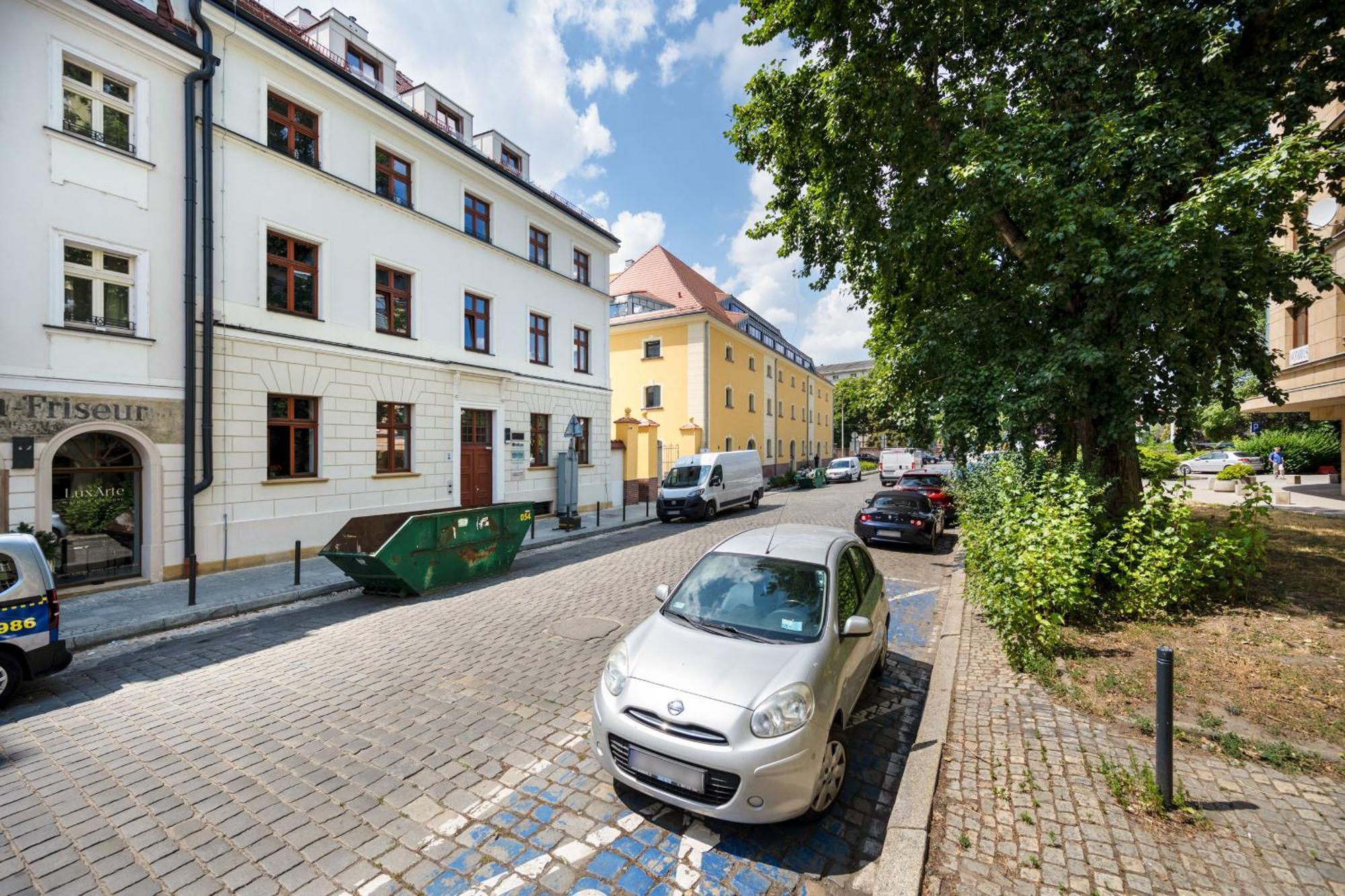 Elegant Apartment With Balcony By The Oder River In Wroclaw By Renters Prestige Buitenkant foto