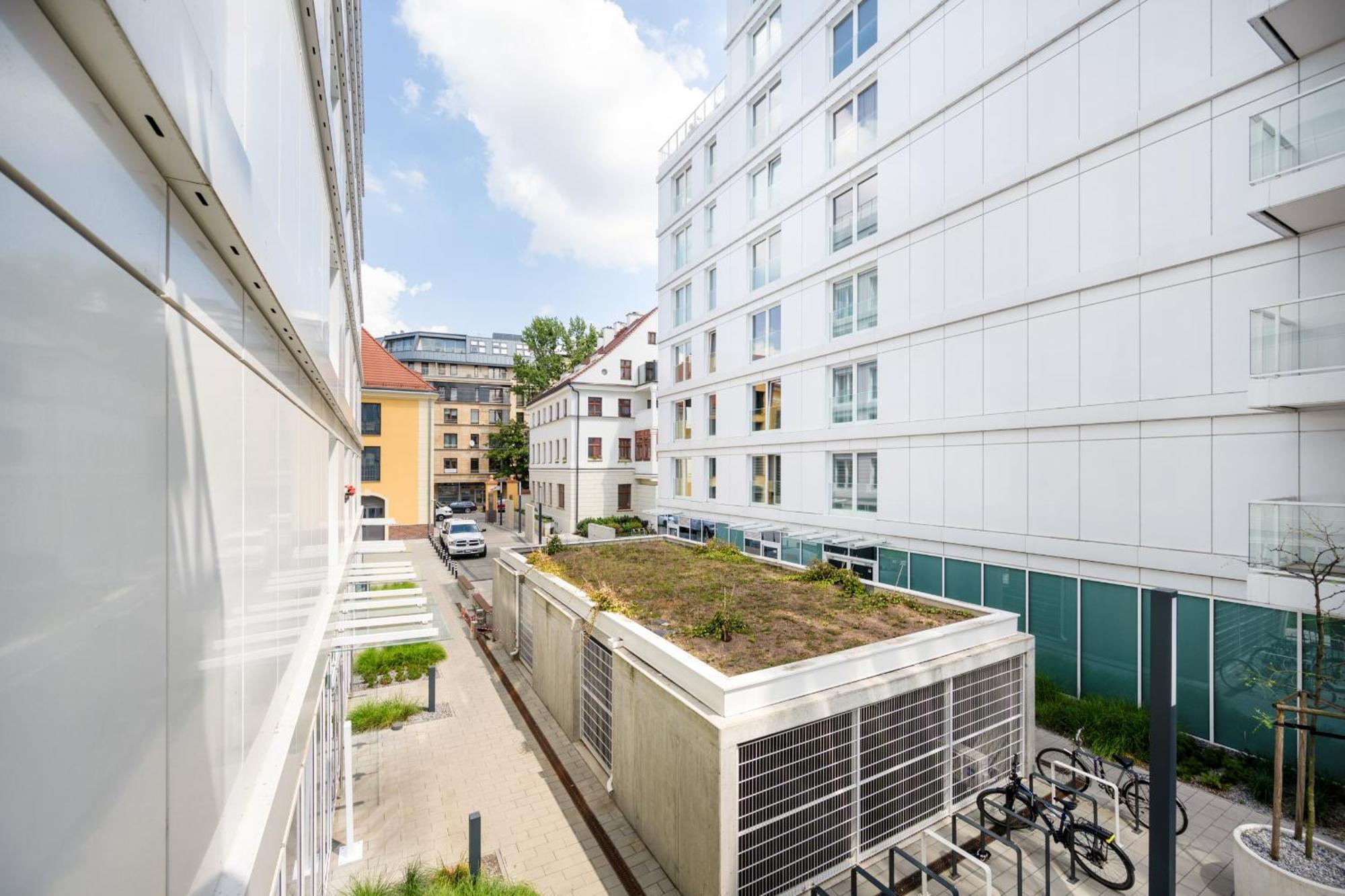 Elegant Apartment With Balcony By The Oder River In Wroclaw By Renters Prestige Buitenkant foto