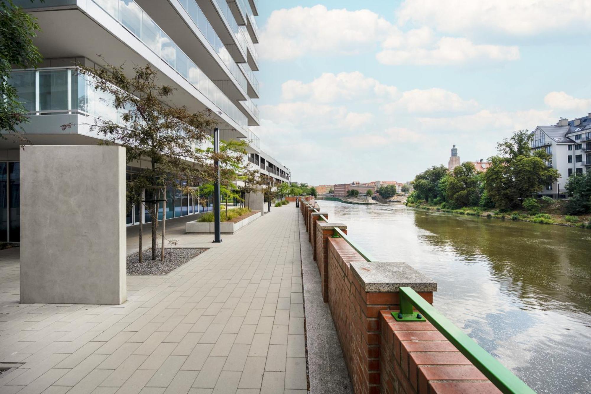 Elegant Apartment With Balcony By The Oder River In Wroclaw By Renters Prestige Buitenkant foto