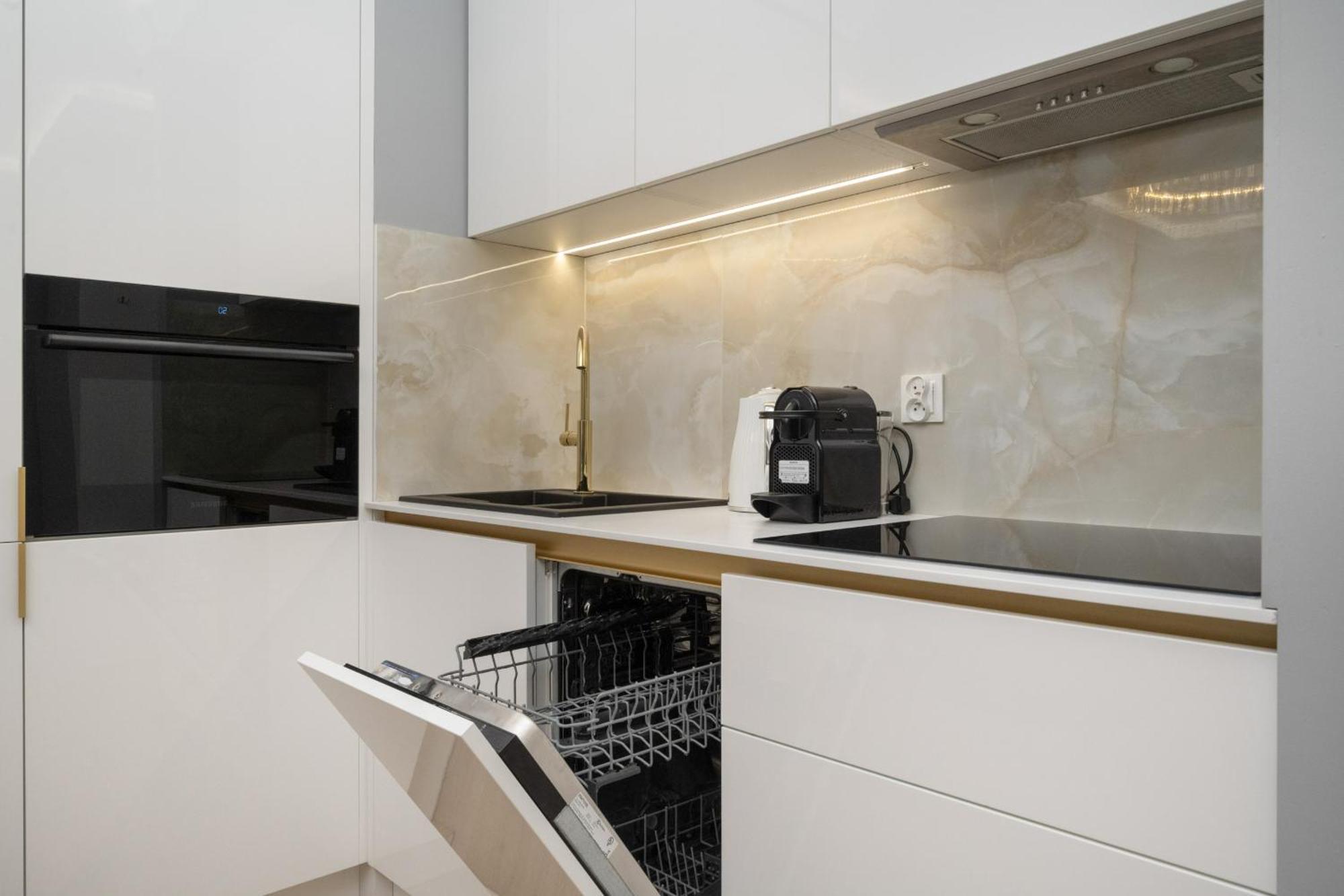 Elegant Apartment With Balcony By The Oder River In Wroclaw By Renters Prestige Buitenkant foto